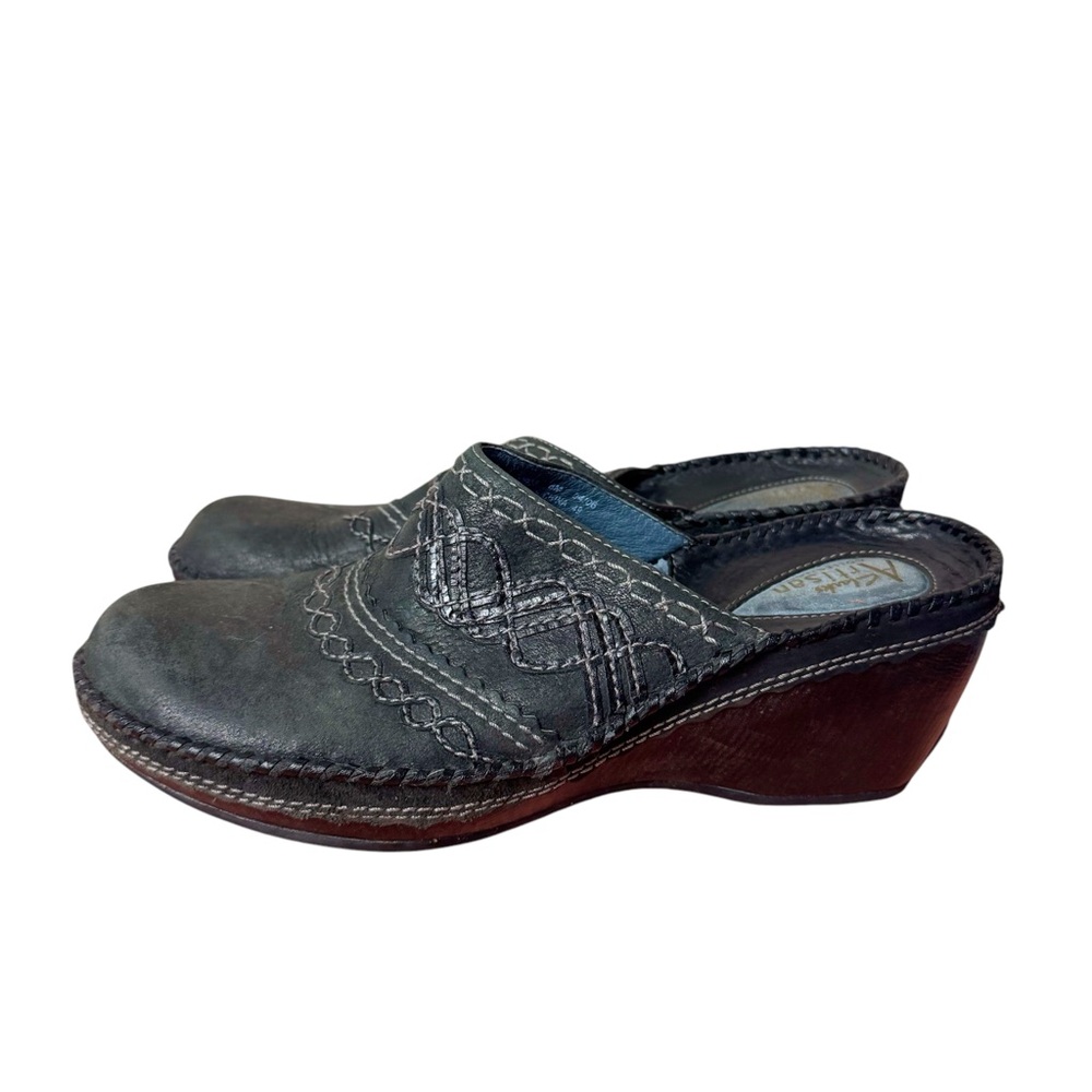 Clarks Artisan Collection Embroidered Leather Upp… - image 5